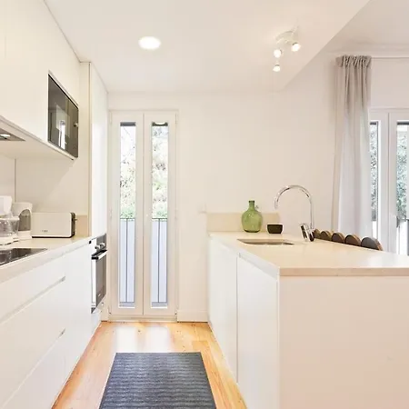 Bright 2 Bedroom With Parking In Penzion