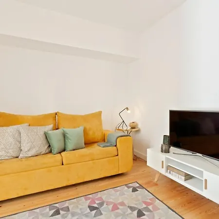 Bright 2 Bedroom With Parking In Lisboa