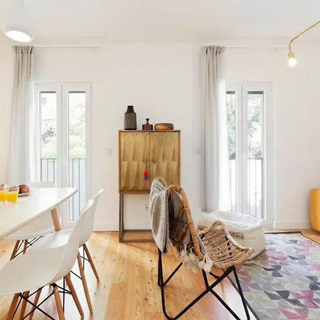 Bright 2 Bedroom With Parking In Apartamento