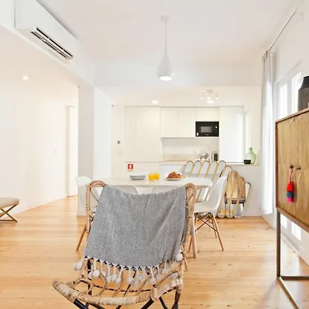 Apartamento Bright 2 Bedroom With Parking In Lisboa