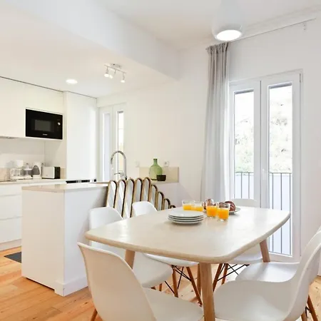 Bright 2 Bedroom With Parking In * 리스본