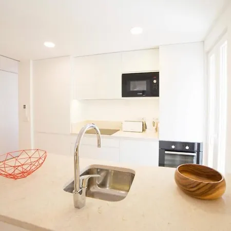 Bright 2 Bedroom With Parking In Apartamento Lisboa