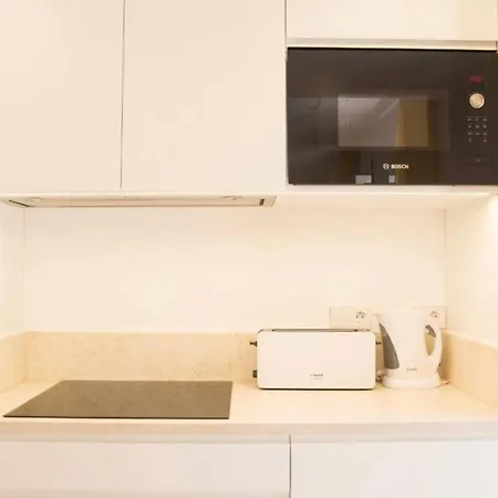 Bright 2 Bedroom With Parking In Apartamento