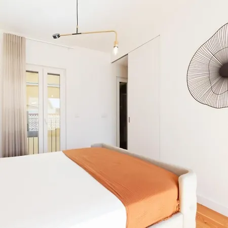 Bright 2 Bedroom With Parking In Lisboa