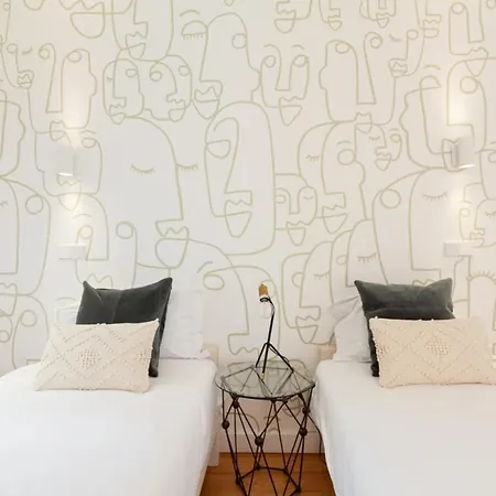 Bright 2 Bedroom With Parking In * 리스본