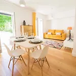 Bright 2 Bedroom With Parking In
