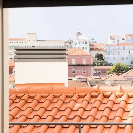 Bright 2 Bedroom With Parking In * ליסבון
