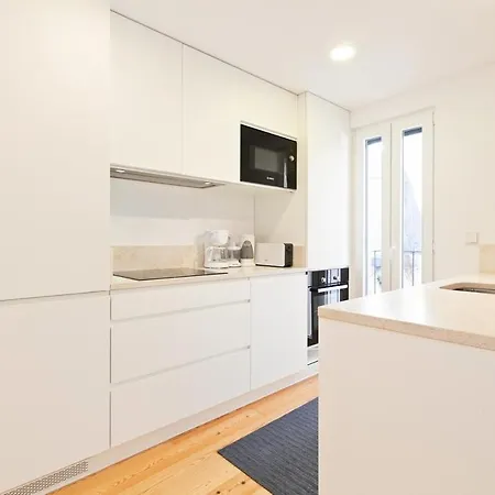 Bright 2 Bedroom With Parking In * Lisboa