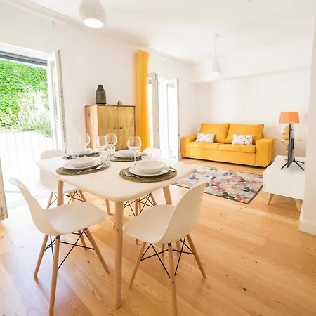 Bright 2 Bedroom With Parking In