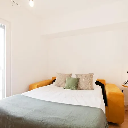 Bright 2 Bedroom With Parking In * ליסבון