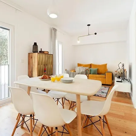 宾馆 Bright 2 Bedroom With Parking In *