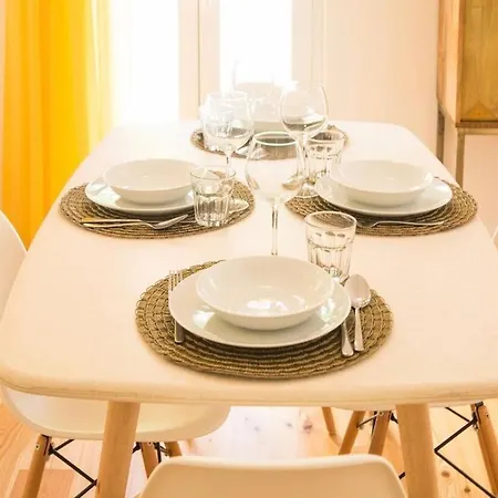 Bright 2 Bedroom With Parking In * Lisboa